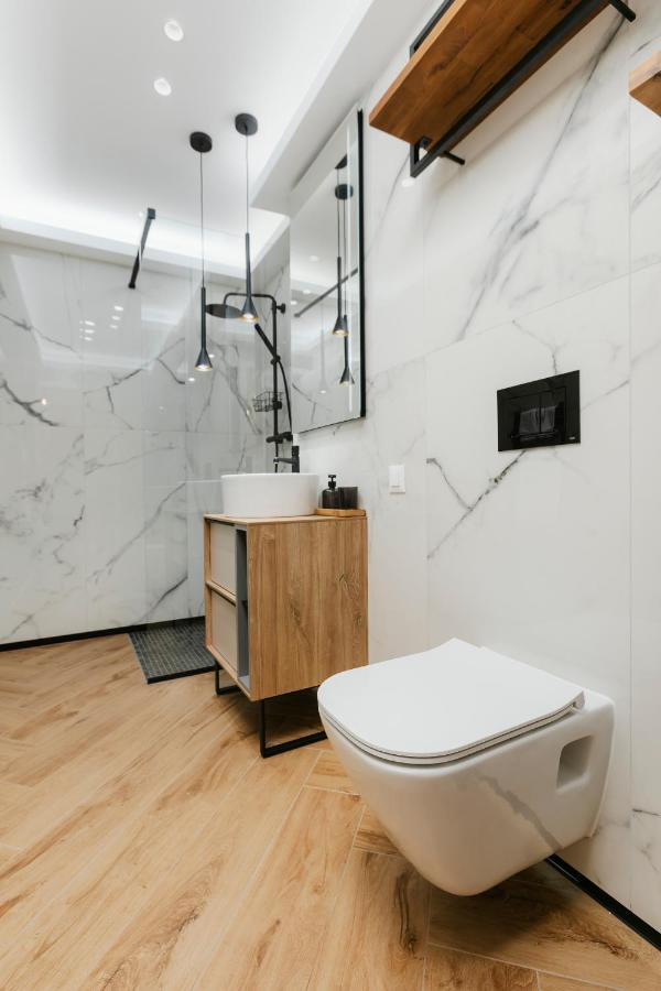 The Forest - Luxe Central Apt With Free Secured Parking Braşov Esterno foto
