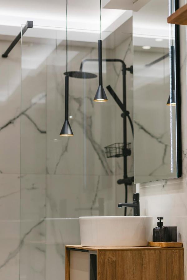 The Forest - Luxe Central Apt With Free Secured Parking Braşov Esterno foto