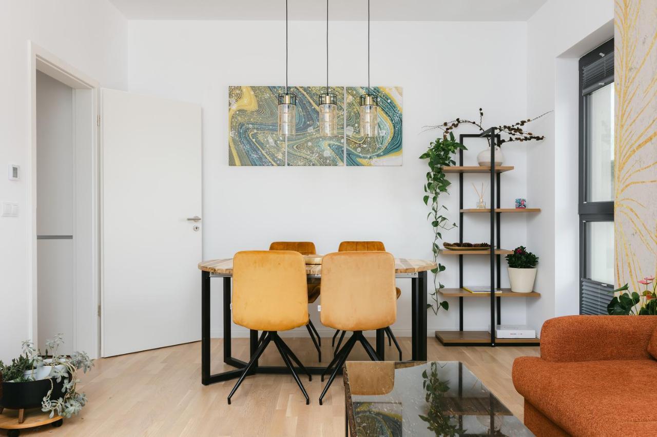 The Forest - Luxe Central Apt With Free Secured Parking Braşov Esterno foto
