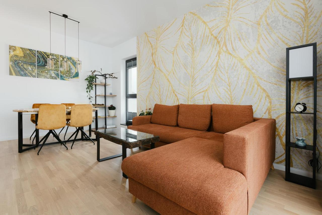 The Forest - Luxe Central Apt With Free Secured Parking Braşov Esterno foto