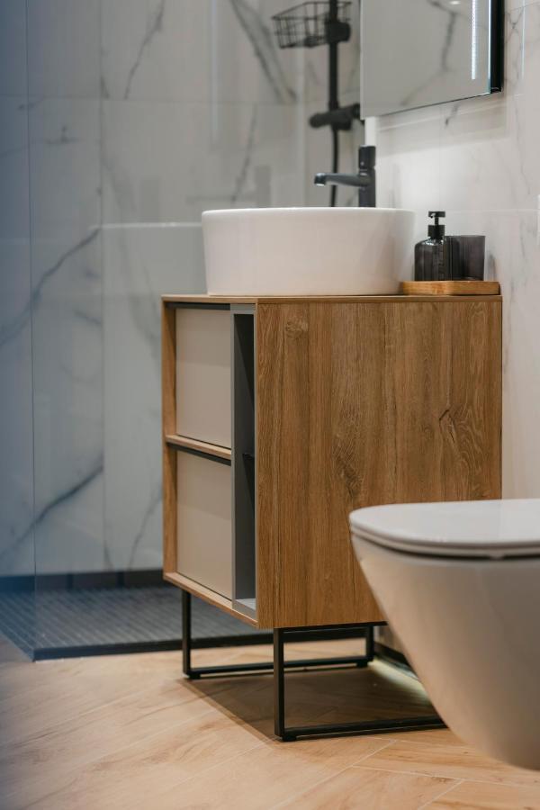 The Forest - Luxe Central Apt With Free Secured Parking Braşov Esterno foto