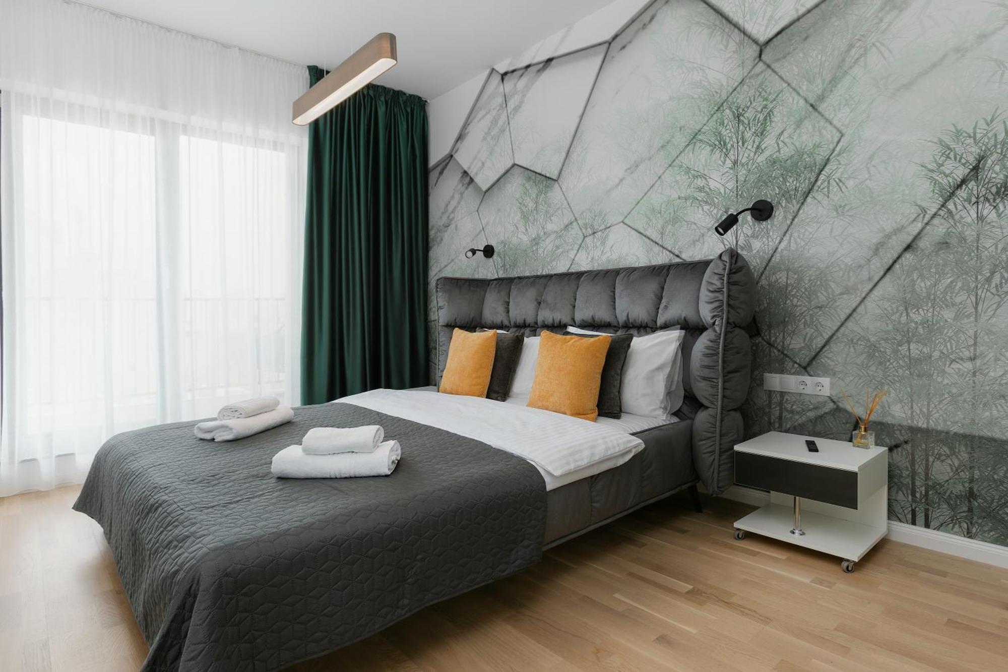 The Forest - Luxe Central Apt With Free Secured Parking Braşov Esterno foto
